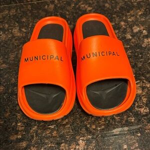 Municipal Podium Size 10 Slide Sandals in Orange and Black